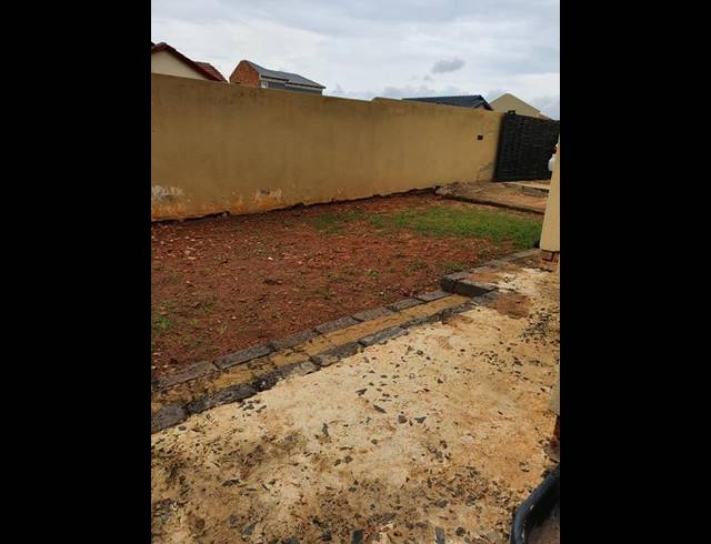 3 BEDROOM HOUSE FOR SALE IN LEONDALE
